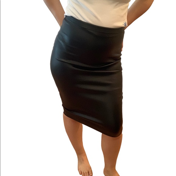 Black ‘Pleather’ Body Hugging Pencil Skirt - Picture 6 of 7